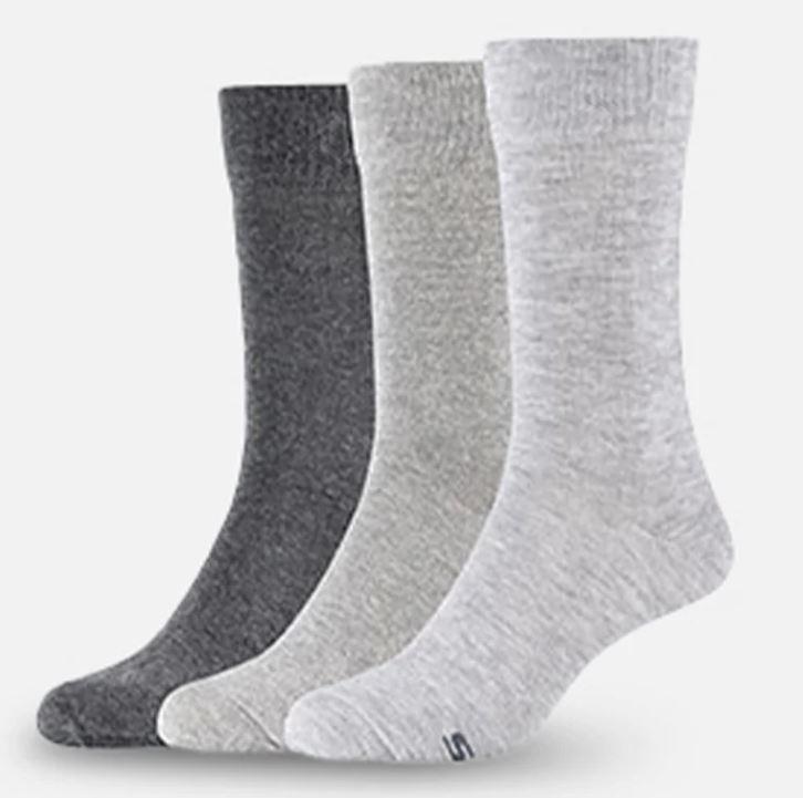 Skechers Basic sukat 3-pack harmaa Klassisella pituudella ja monipuolisella suunnittelulla nama crew-sukat ovat pakollinen