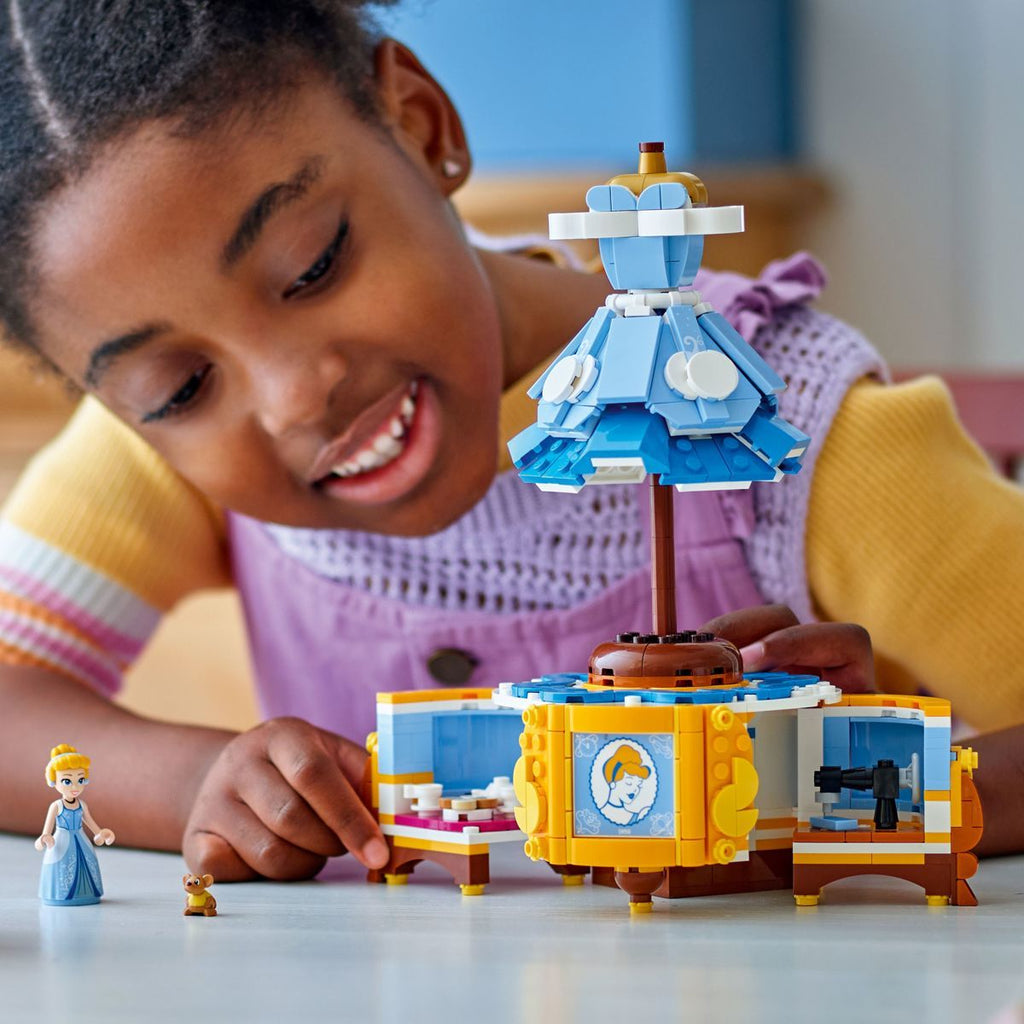 Lego Tuhkimon mekko
