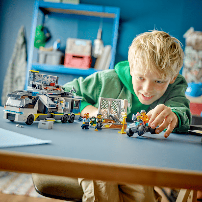 Lego Poliisin rikoslaboratorioauto 60418