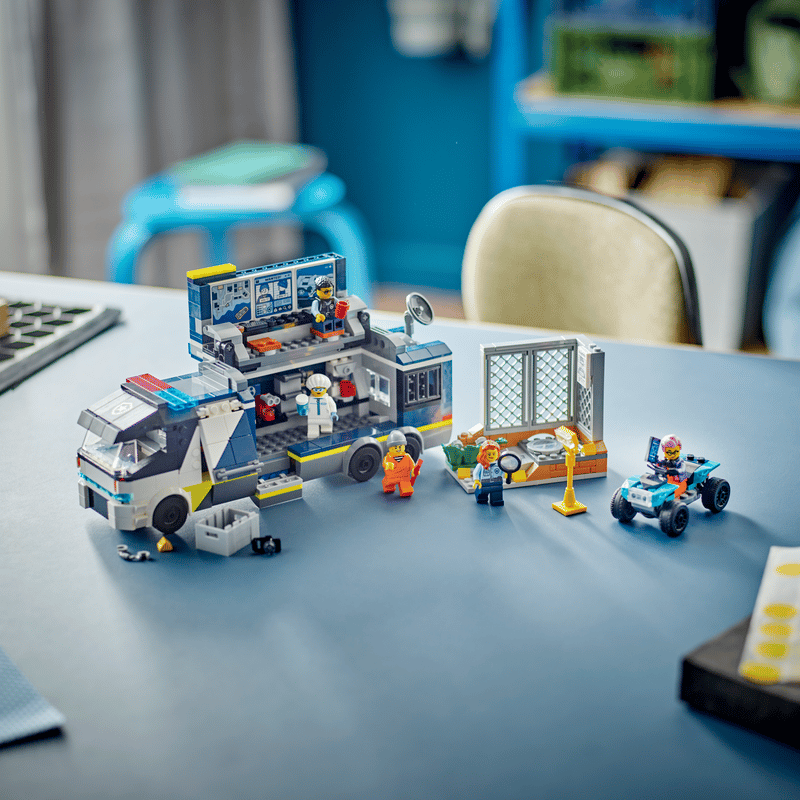 Lego Poliisin rikoslaboratorioauto 60418