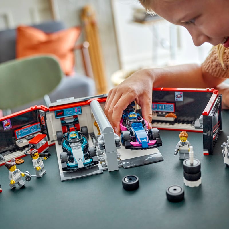 Lego F1®-talli ja Mercedes-AMG‑ ja Alpine-autot 60444
