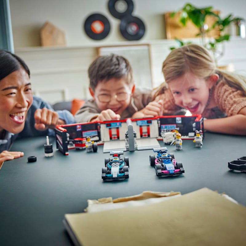 Lego F1®-talli ja Mercedes-AMG‑ ja Alpine-autot 60444