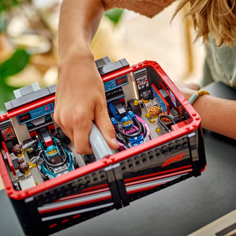 Lego F1®-talli ja Mercedes-AMG‑ ja Alpine-autot 60444