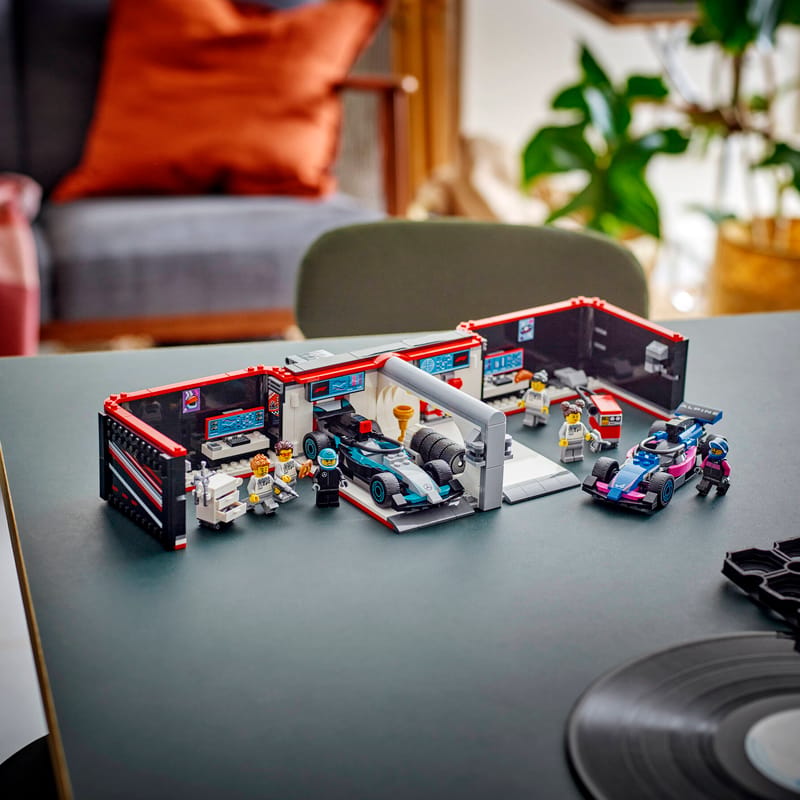 Lego F1®-talli ja Mercedes-AMG‑ ja Alpine-autot 60444