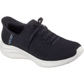 Skechers naisten Slip-ins: Ultra Flex 3.0 - Elevated Motion - Musta Astu vaivattomaan mukavuuteen Skechers Hands Free