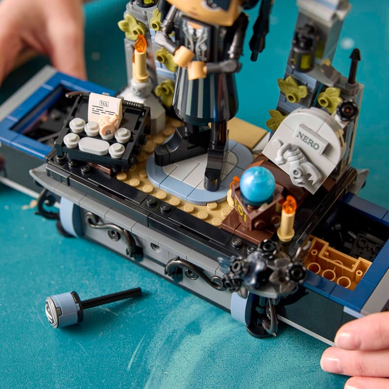 Lego Wednesday Addams ‑hahmo 76780