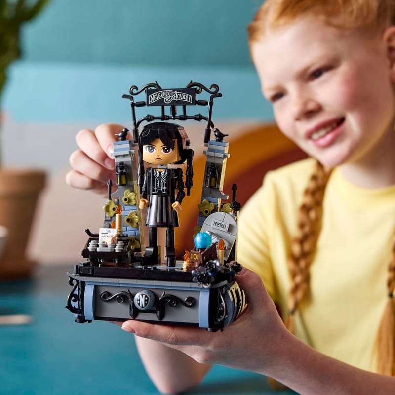 Lego Wednesday Addams ‑hahmo 76780