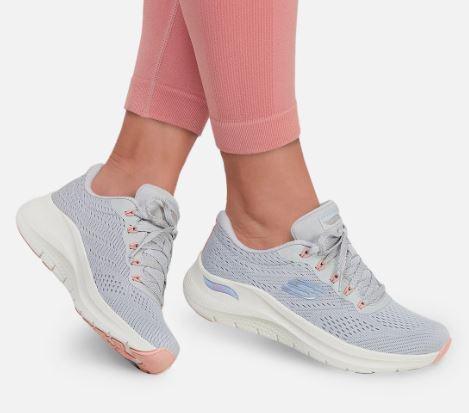 Skechers naisten Arch Fit 2.0 - Big League Harmaa Tutustu eleganttiin ja alykkaaseen Arch Fit -malliin, joka tarjoaa