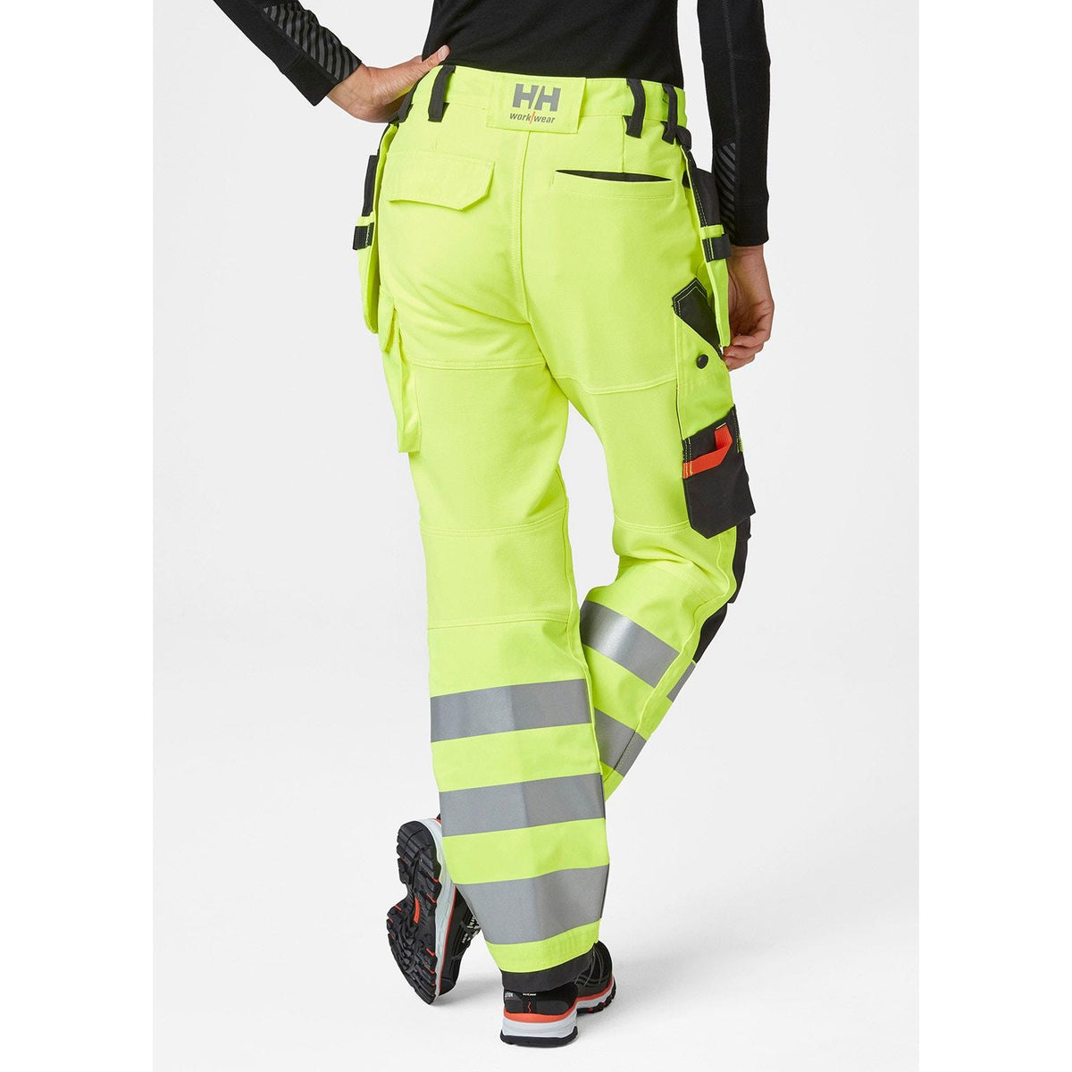 Helly Hansen Work Wear Naisten Luna Huomio Riipputaskuhousut 2 Lk. Luna Hi Vis -riipputaskuhousut talvikayttoon ovat naisten