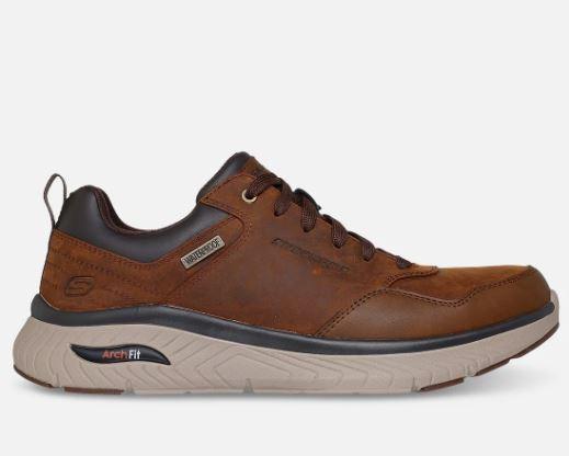 Skechers miesten Relaxed Fit: Arch Crosser - Ronaldo - Waterproof - Ruskea Vedenpitavaa ja kaytannollista kavelymukavuutta