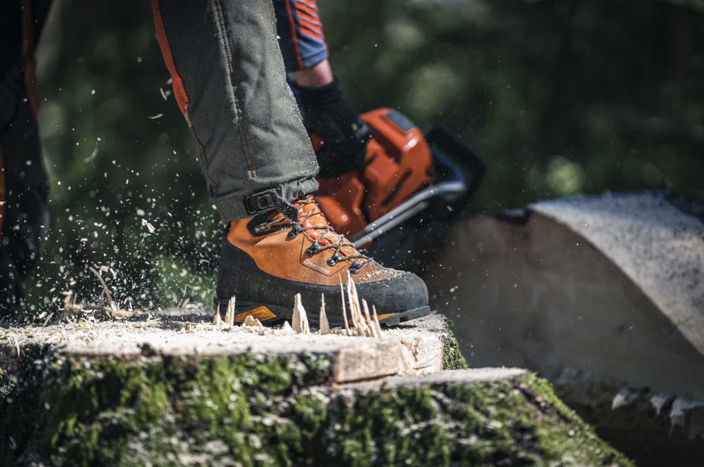 Husqvarna Nahkaturvakengat, Technical 24 Erittain mukavat ja kevyet turvajalkineet kaikkiin saaolosuhteisiin. Huolella