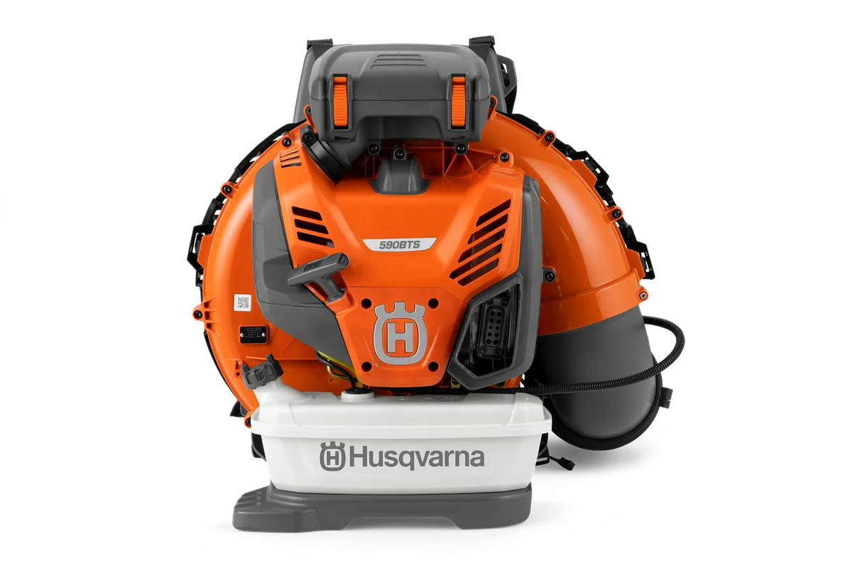 Husqvarna 590BTS, 79,4cm3, 4,1 kw, virtaus 35 m³/ min, ilman nopeus 345KH/h, puh.teho 56N