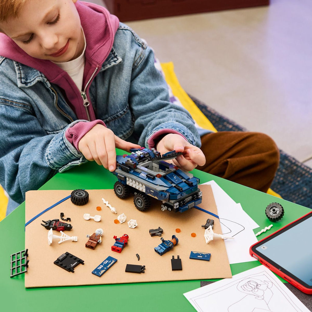 Lego Spider-Man ja vankilakuljetuksen takaa-ajo