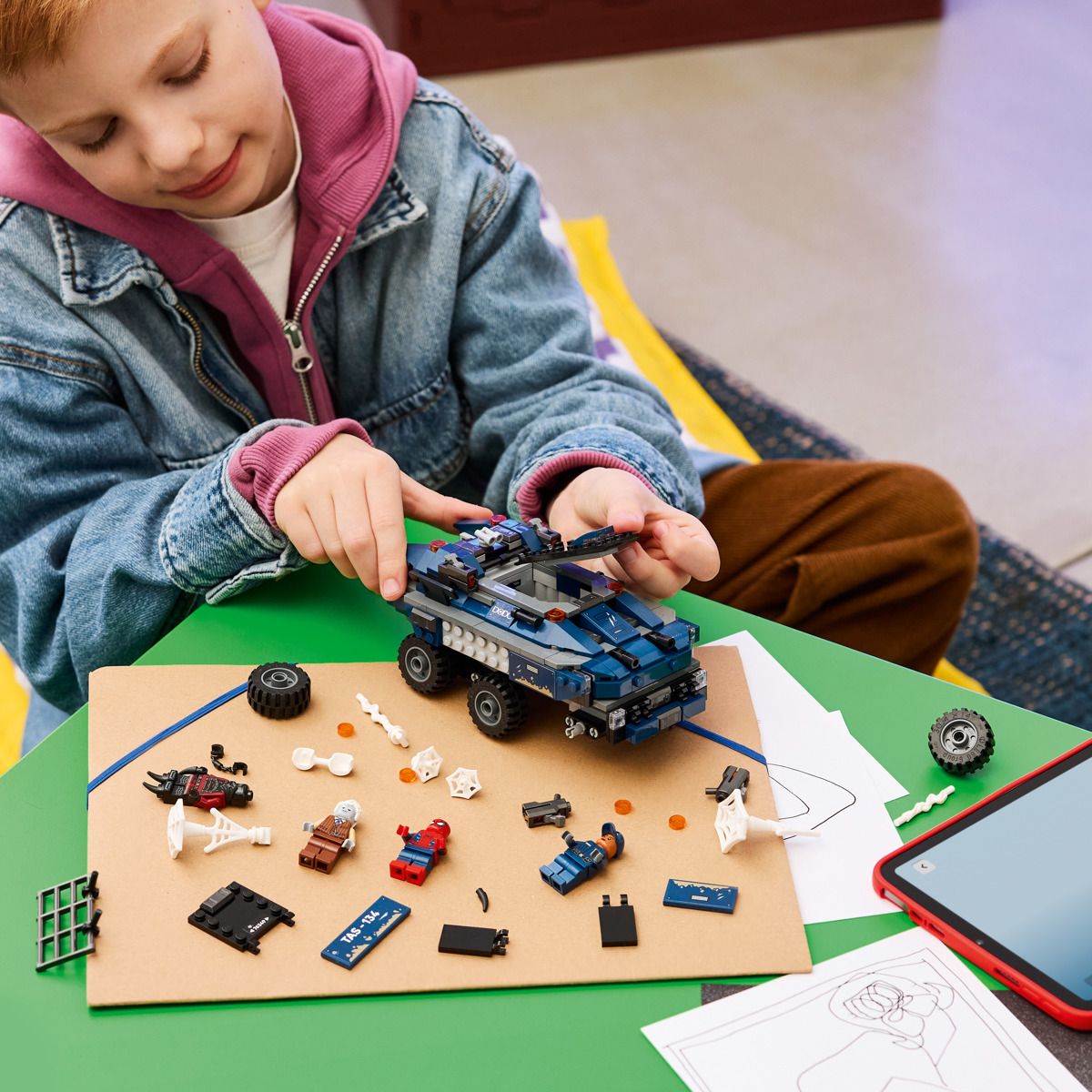 Lego Spider-Man ja vankilakuljetuksen takaa-ajo