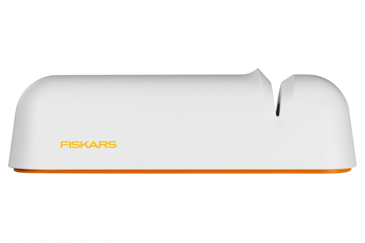 Fiskars Functional Form Roll-sharp veitsenteroitin valkoinen Fiskars Functional Form -leikkuuvalineet on suunniteltu