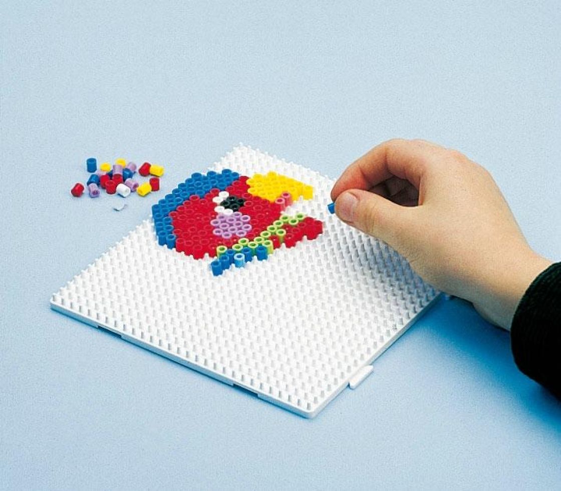 Hama-Helmet Midi 1000 kpl läpinäkyvä punainen