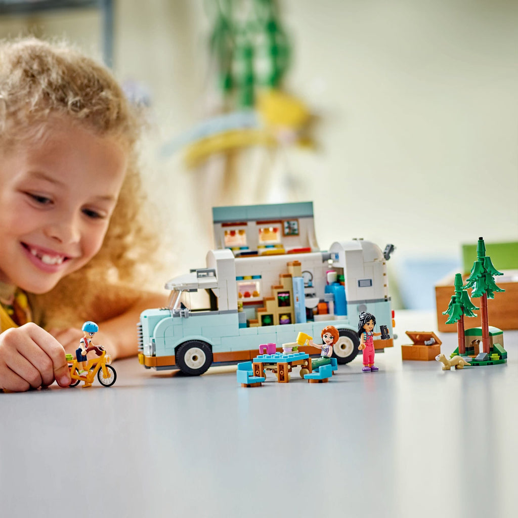 Lego Ystävien seikkailu matkailuautolla