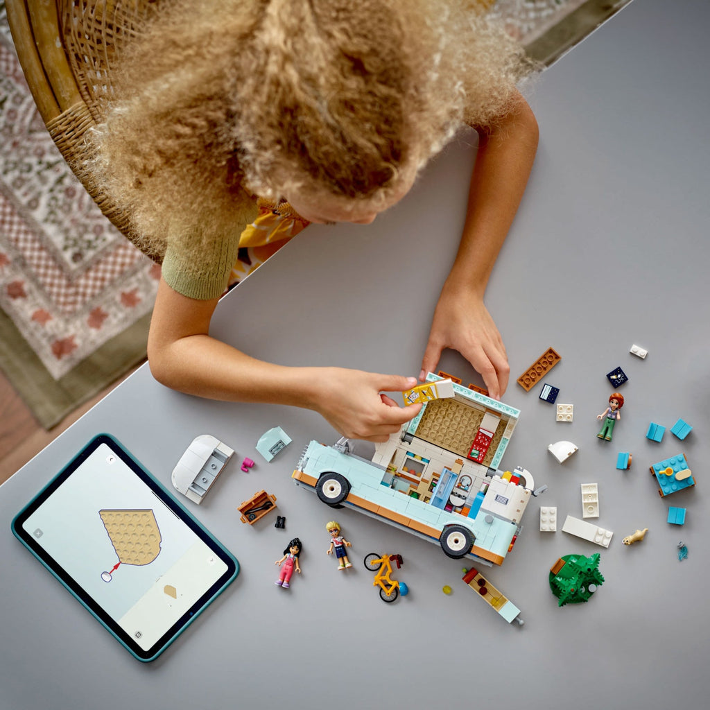 Lego Ystävien seikkailu matkailuautolla