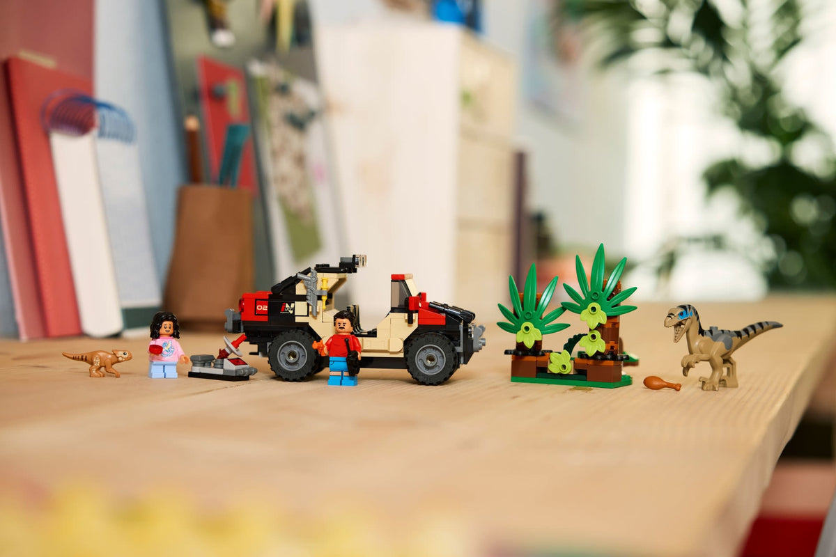 Lego Raptor ja pako maastoautolla