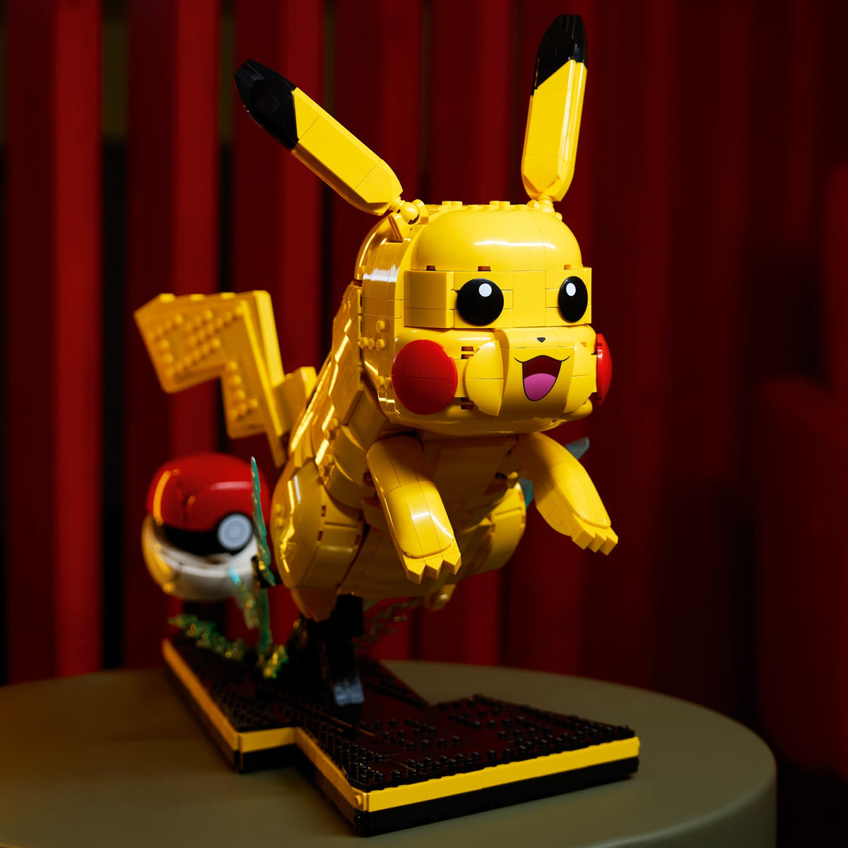 Lego Pikachu ja Poképallo