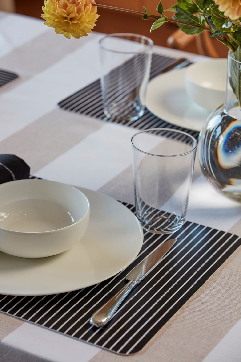 Tabletti Eva Stripe Musta 30x45 cm