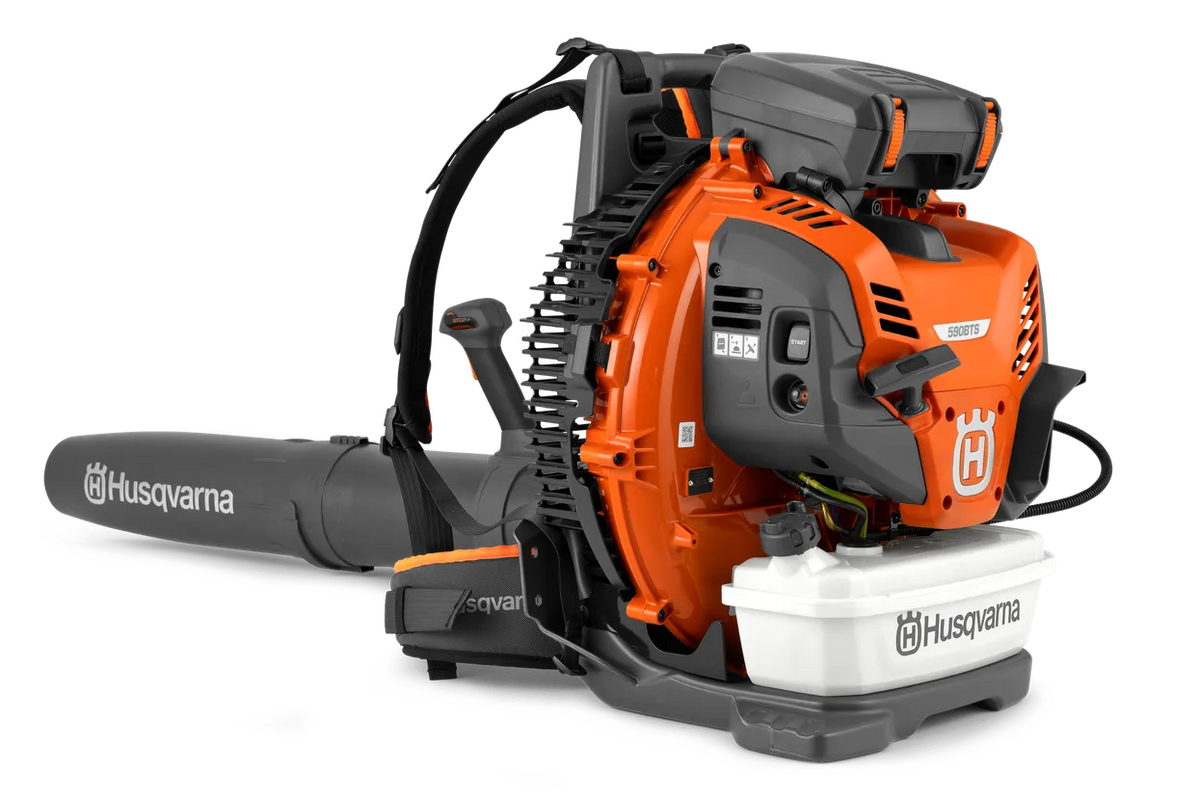 Husqvarna 590BTS, 79,4cm3, 4,1 kw, virtaus 35 m³/ min, ilman nopeus 345KH/h, puh.teho 56N