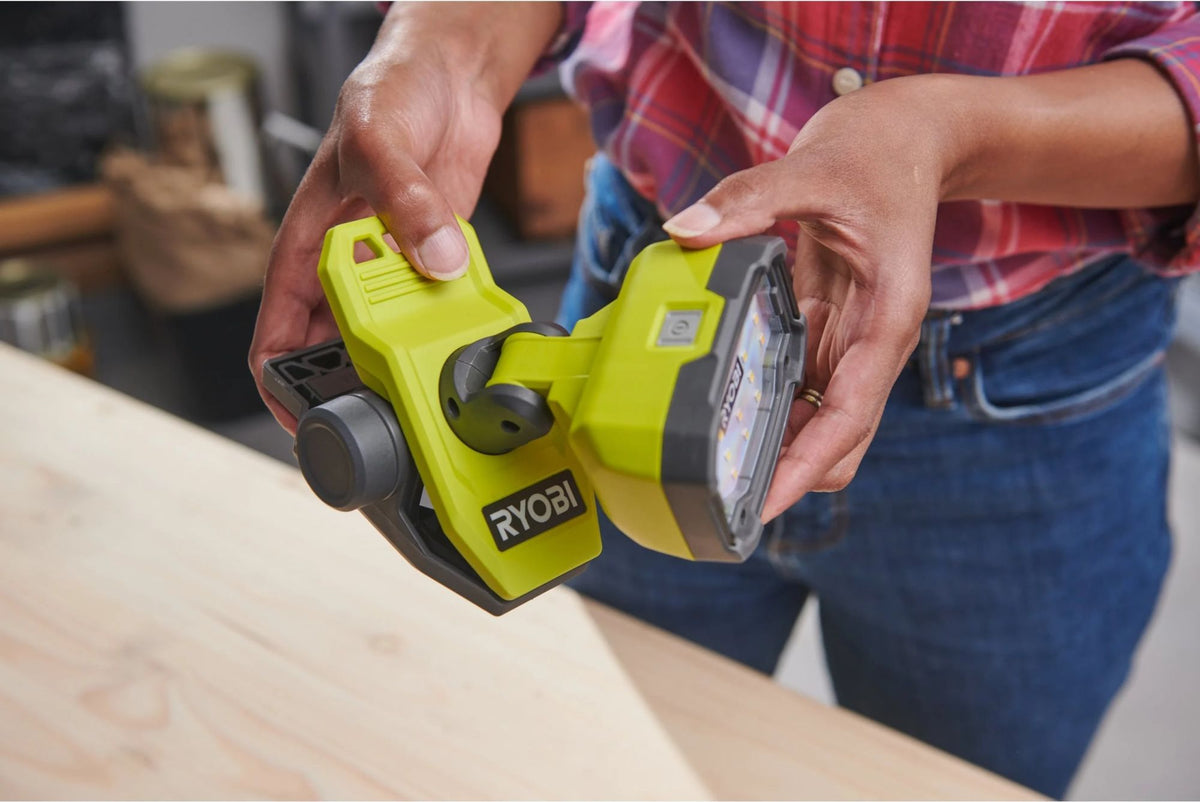 Ryobi klipsivalaisin RLC4-0 USB lithium Runko